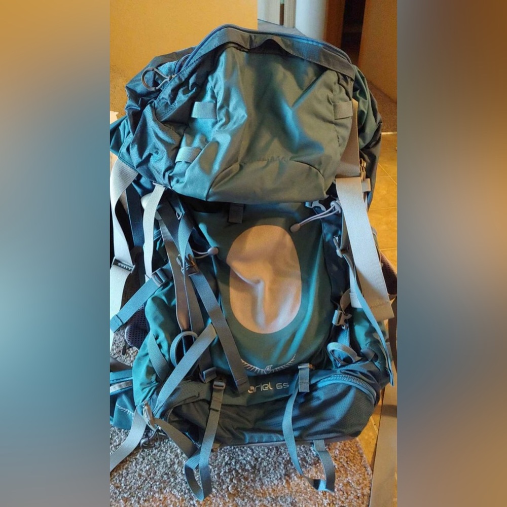 Ariel 65 Osprey backpacking pack. Women’s medium. Brand new never used